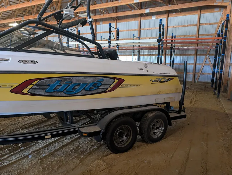 Slide: The Image of Tige 20V RE 2003 - 2