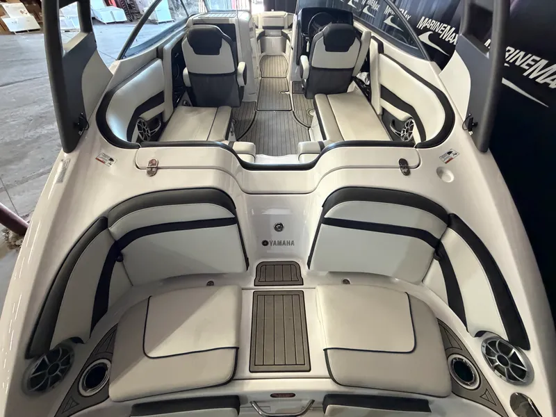 Slide: The Image of Yamaha 242S 2020 - 10