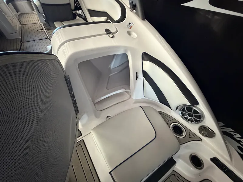 Slide: The Image of Yamaha 242S 2020 - 11