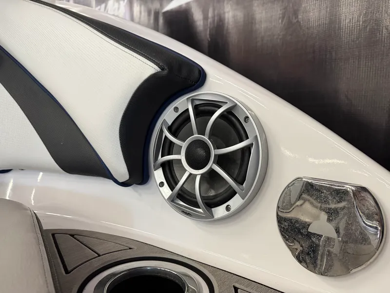 Slide: The Image of Yamaha 242S 2020 - 12