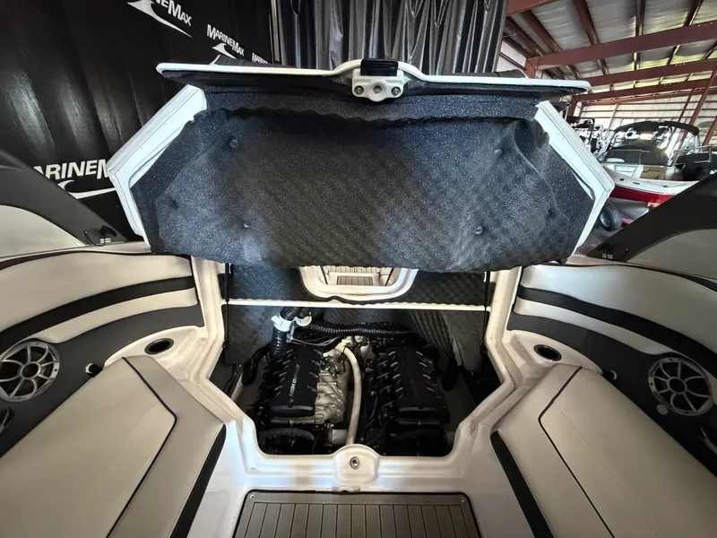 Slide: The Image of Yamaha 242S 2020 - 16