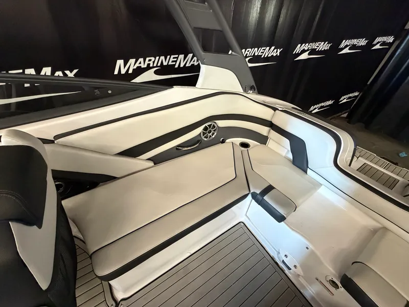 Slide: The Image of Yamaha 242S 2020 - 18
