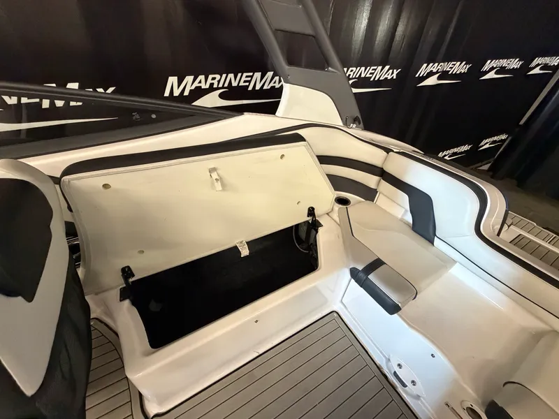 Slide: The Image of Yamaha 242S 2020 - 19