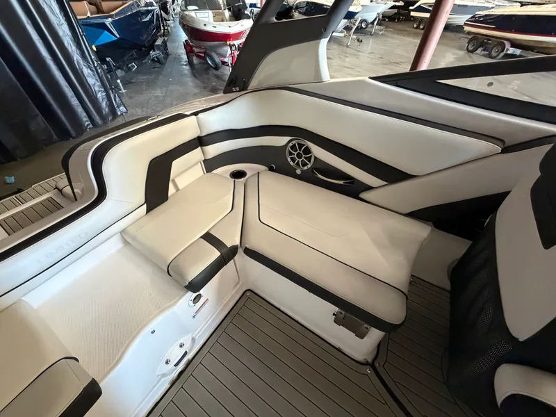 Slide: The Image of Yamaha 242S 2020 - 20