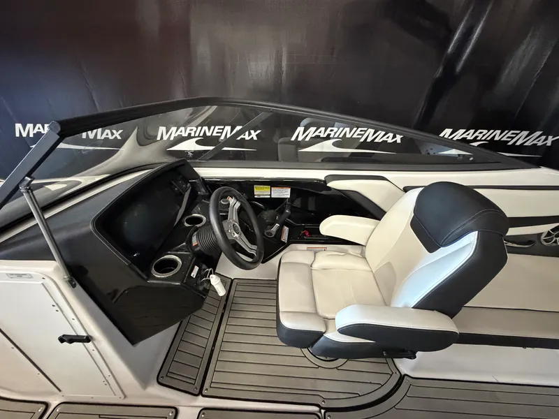 Slide: The Image of Yamaha 242S 2020 - 25