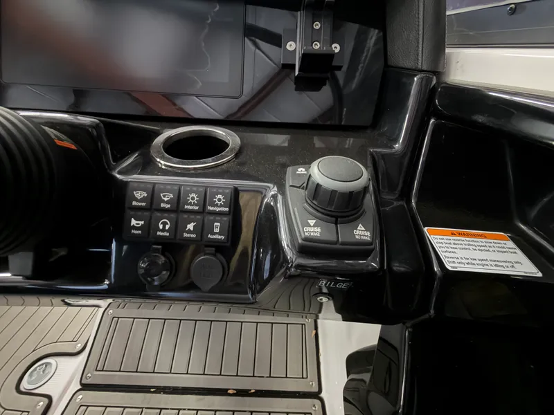 Slide: The Image of Yamaha 242S 2020 - 28