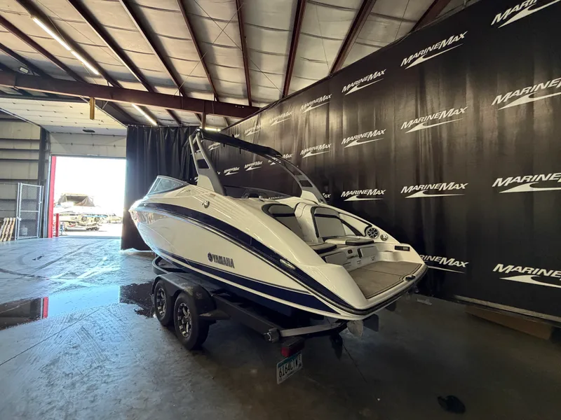 Slide: The Image of Yamaha 242S 2020 - 6