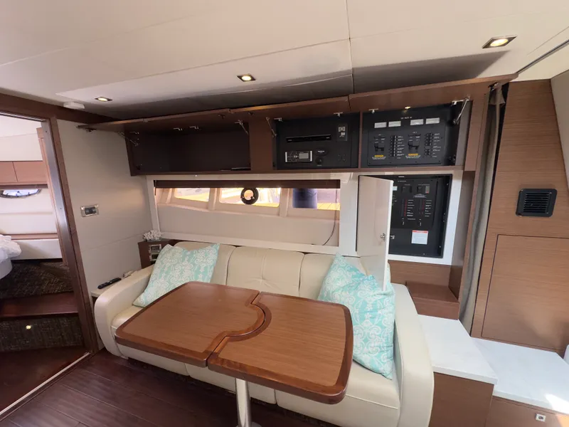 Slide: The Image of Sea Ray 410 SUNDANCER 2014 - 12