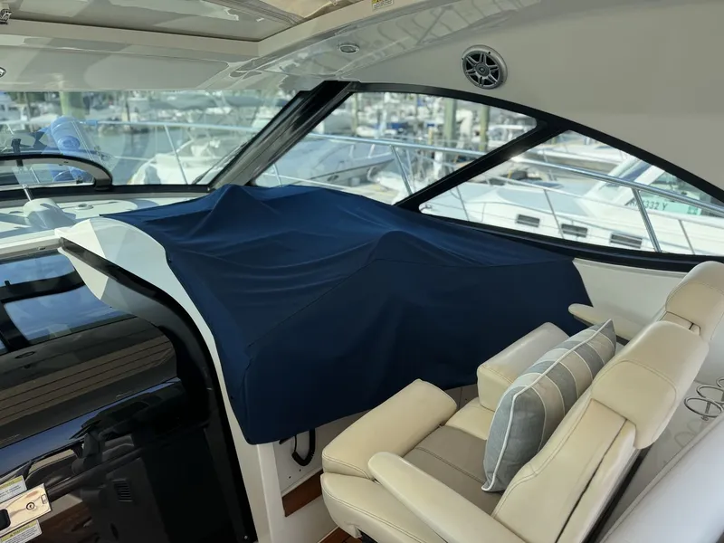 Slide: The Image of Sea Ray 410 SUNDANCER 2014 - 128