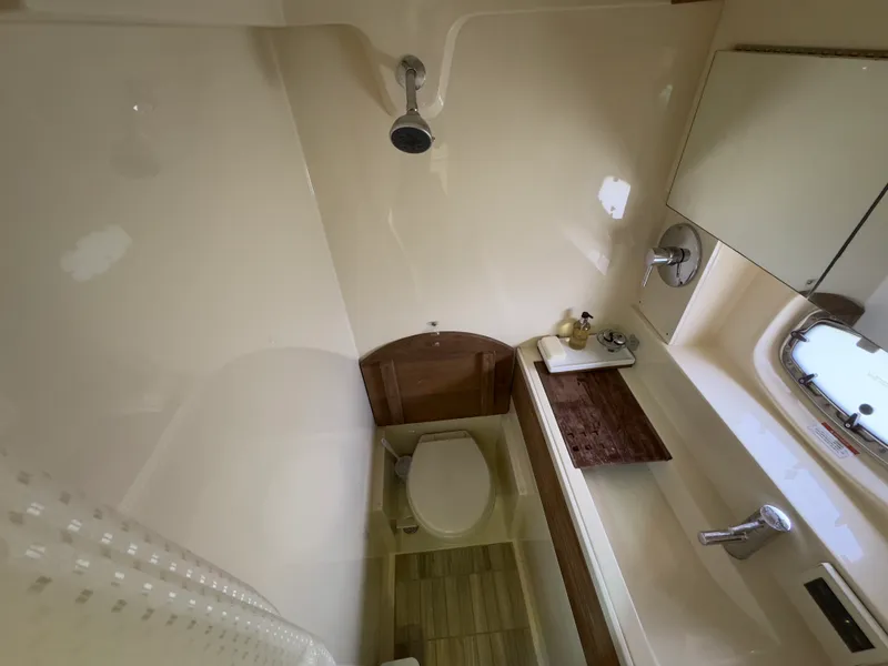 Slide: The Image of Sea Ray 410 SUNDANCER 2014 - 13