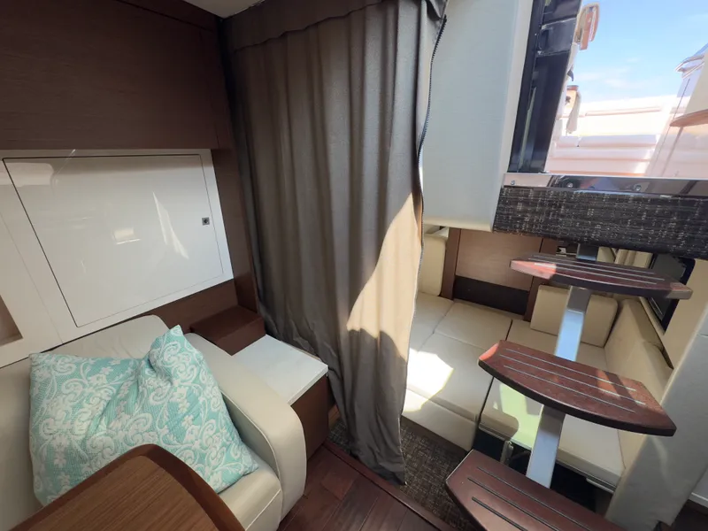 Slide: The Image of Sea Ray 410 SUNDANCER 2014 - 28