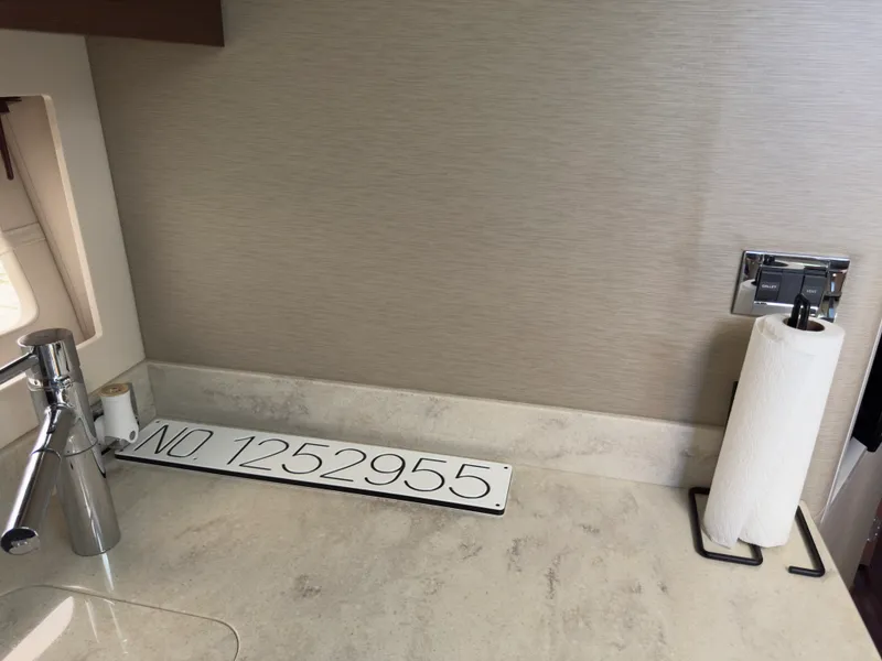 Slide: The Image of Sea Ray 410 SUNDANCER 2014 - 37