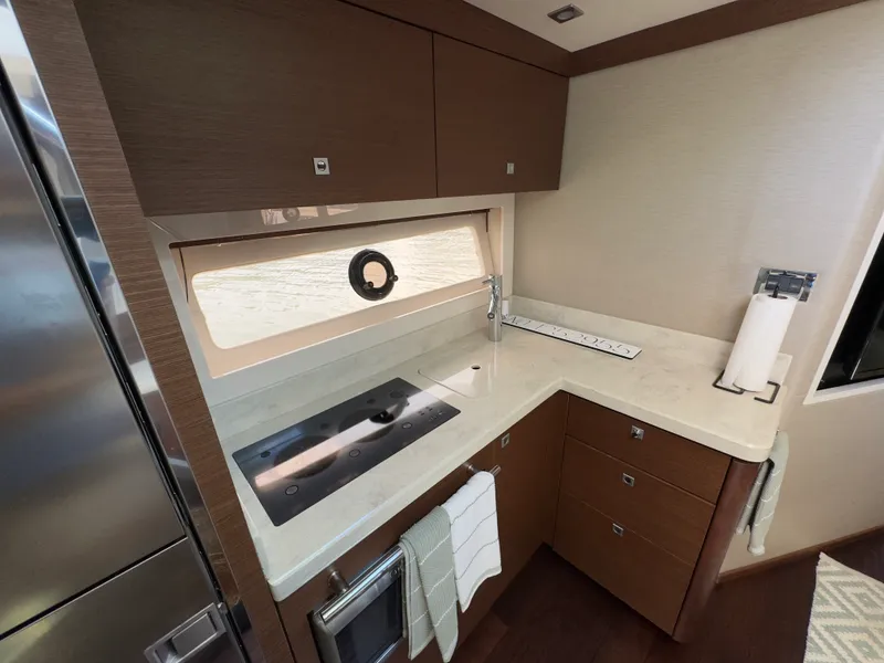 Slide: The Image of Sea Ray 410 SUNDANCER 2014 - 39