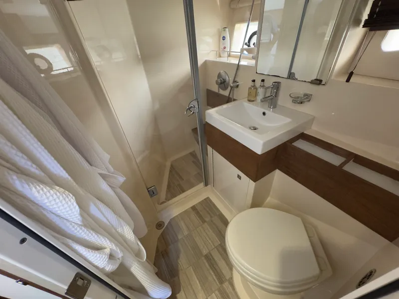 Slide: The Image of Sea Ray 410 SUNDANCER 2014 - 42