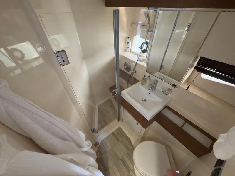 Slide: The Image of Sea Ray 410 SUNDANCER 2014 - 43
