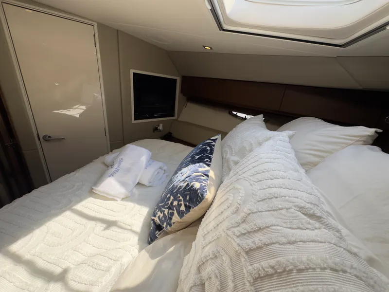Slide: The Image of Sea Ray 410 SUNDANCER 2014 - 45