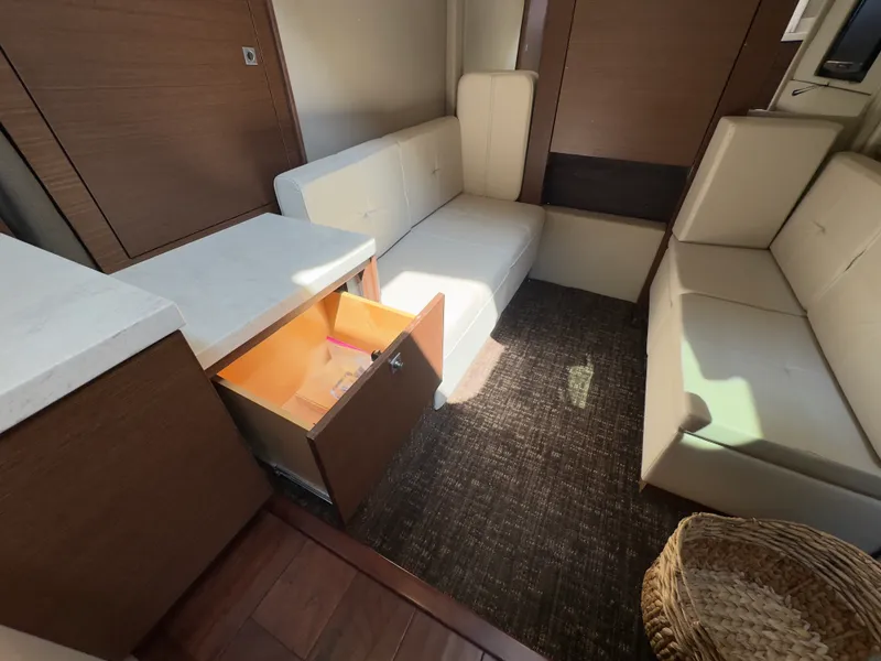 Slide: The Image of Sea Ray 410 SUNDANCER 2014 - 47