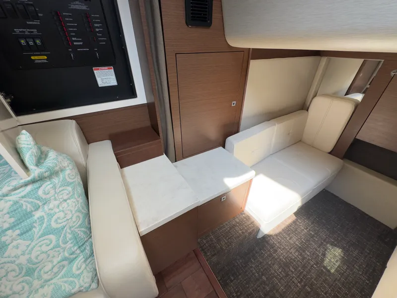 Slide: The Image of Sea Ray 410 SUNDANCER 2014 - 50