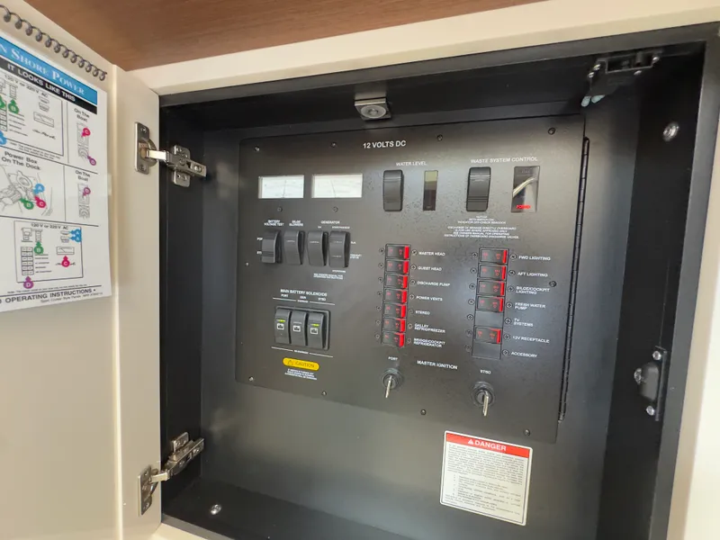 Slide: The Image of Sea Ray 410 SUNDANCER 2014 - 55