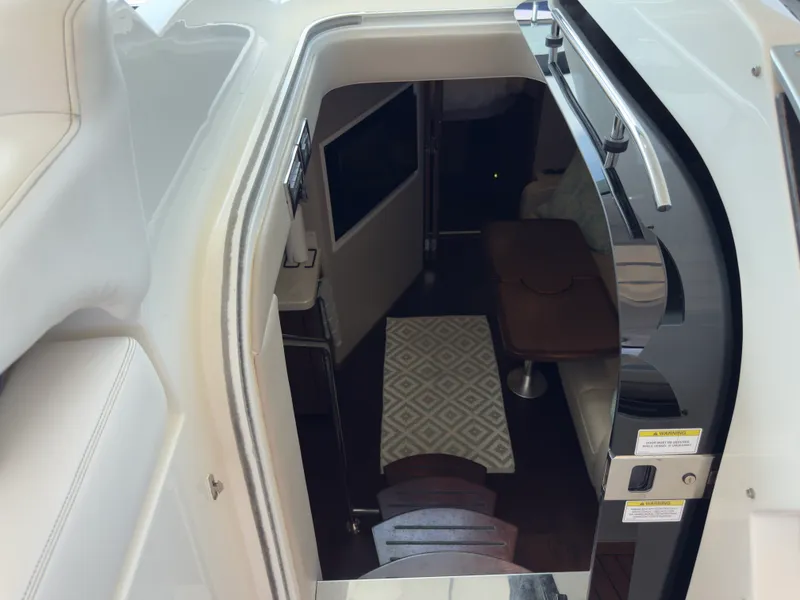 Slide: The Image of Sea Ray 410 SUNDANCER 2014 - 57