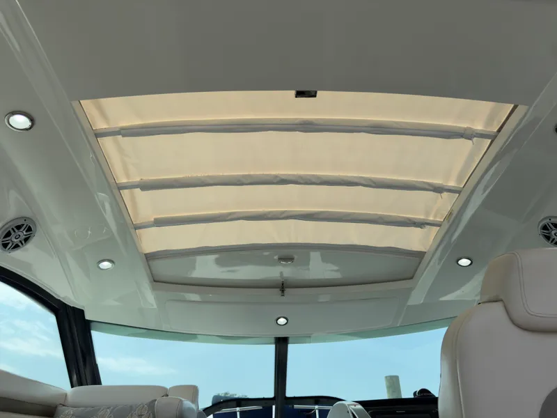 Slide: The Image of Sea Ray 410 SUNDANCER 2014 - 59