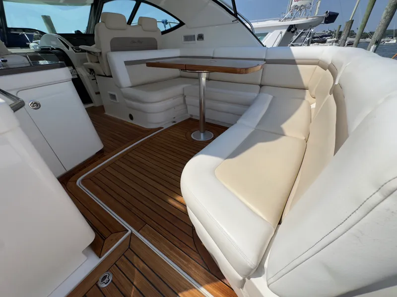 Slide: The Image of Sea Ray 410 SUNDANCER 2014 - 62