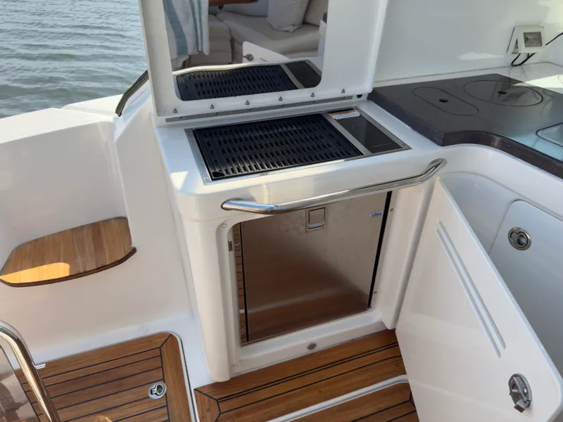 Slide: The Image of Sea Ray 410 SUNDANCER 2014 - 72