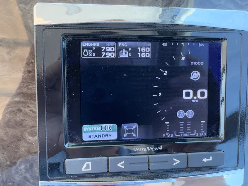 Slide: The Image of Sea Ray 410 SUNDANCER 2014 - 83