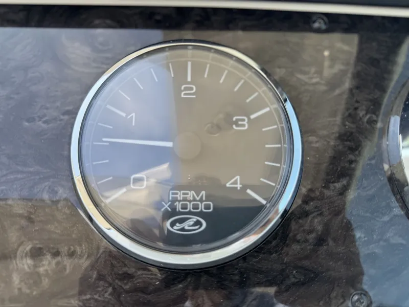 Slide: The Image of Sea Ray 410 SUNDANCER 2014 - 86