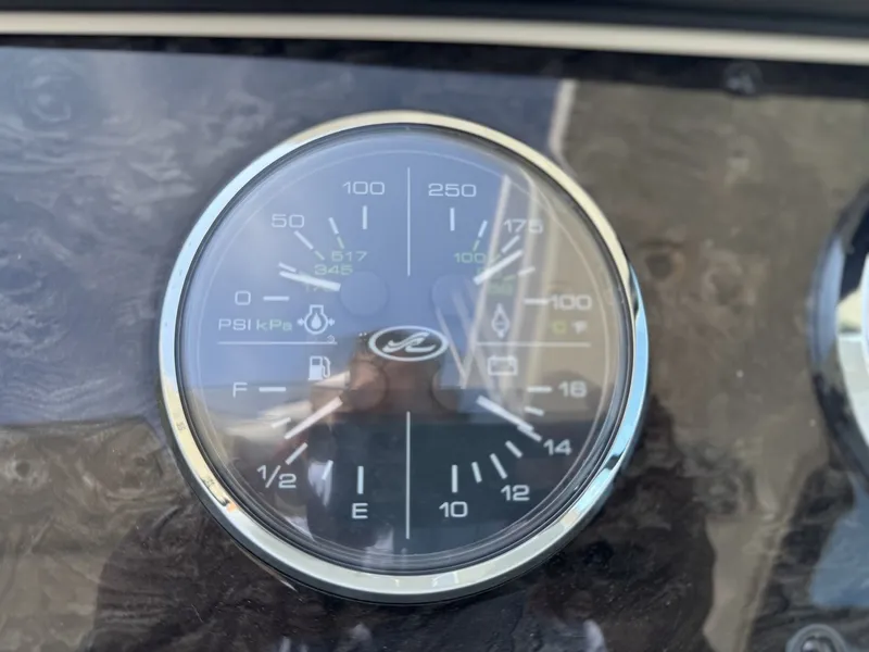 Slide: The Image of Sea Ray 410 SUNDANCER 2014 - 88