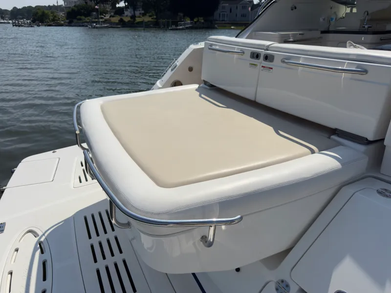 Slide: The Image of Sea Ray 410 SUNDANCER 2014 - 9