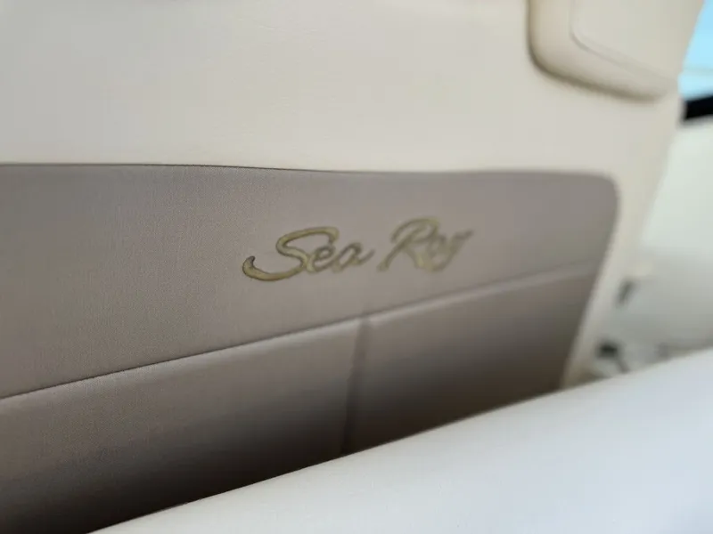 Slide: The Image of Sea Ray 410 SUNDANCER 2014 - 94