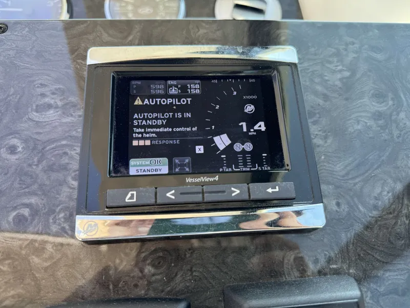 Slide: The Image of Sea Ray 410 SUNDANCER 2014 - 95