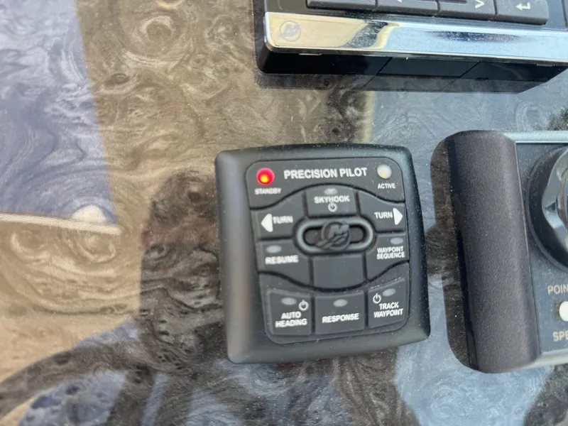 Slide: The Image of Sea Ray 410 SUNDANCER 2014 - 96