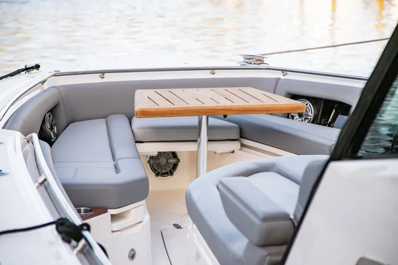 Slide: The Image of Boston Whaler 360 OUTRAGE 2023 - 17