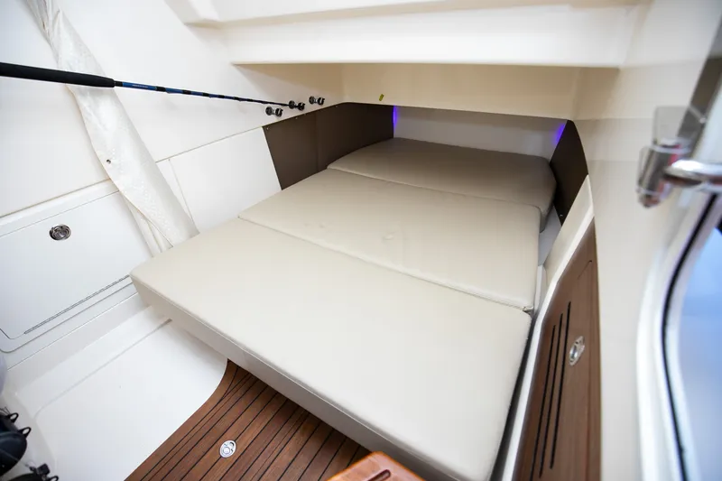 Slide: The Image of Boston Whaler 360 OUTRAGE 2023 - 21