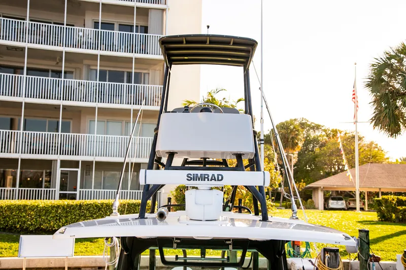 Slide: The Image of Boston Whaler 360 OUTRAGE 2023 - 23