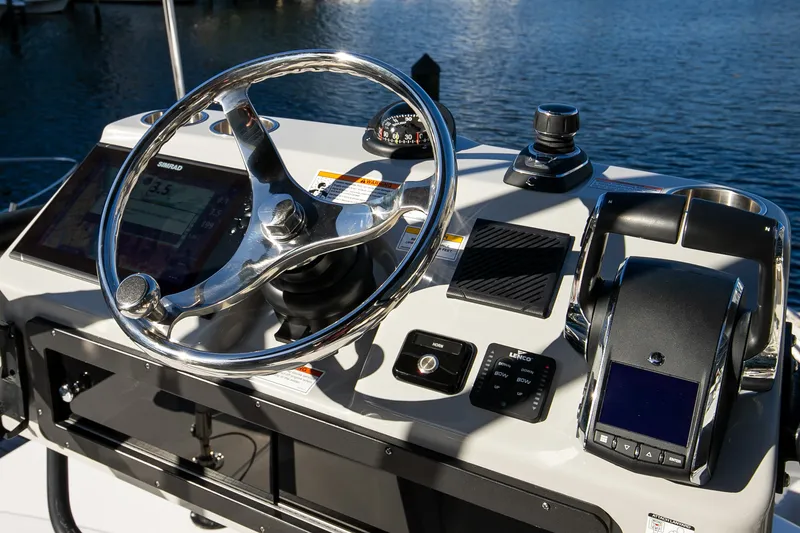 Slide: The Image of Boston Whaler 360 OUTRAGE 2023 - 26