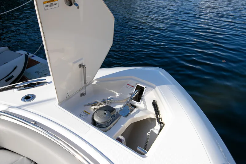 Slide: The Image of Boston Whaler 360 OUTRAGE 2023 - 28