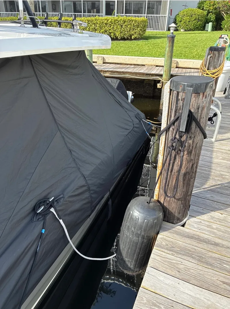 Slide: The Image of Boston Whaler 360 OUTRAGE 2023 - 53