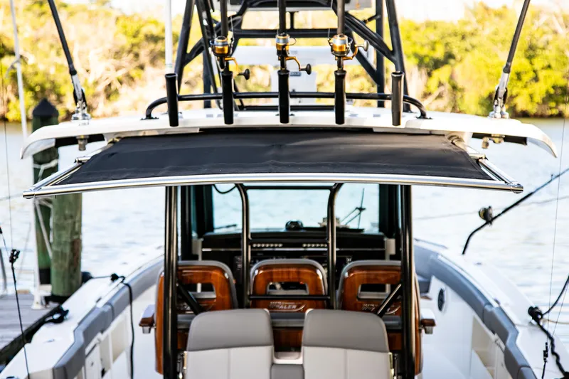 Slide: The Image of Boston Whaler 360 OUTRAGE 2023 - 4