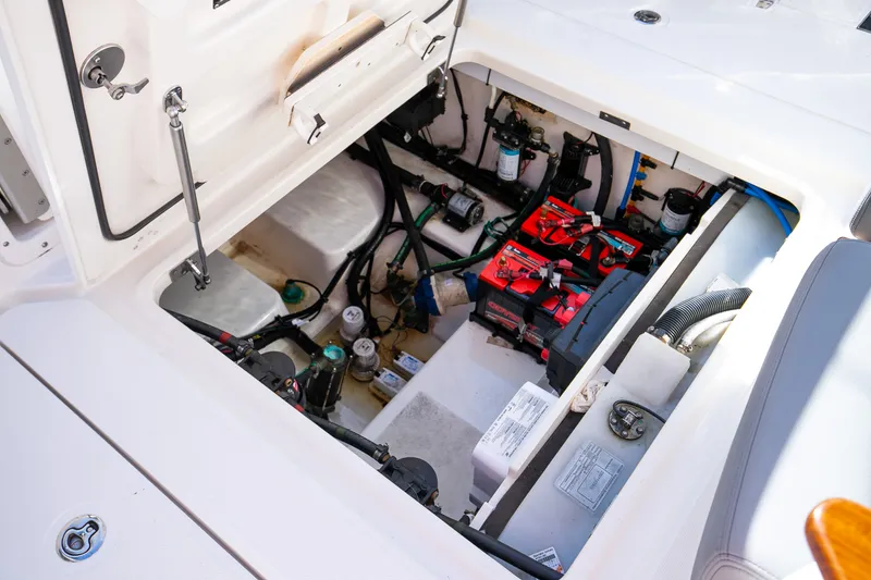 Slide: The Image of Boston Whaler 360 OUTRAGE 2023 - 44