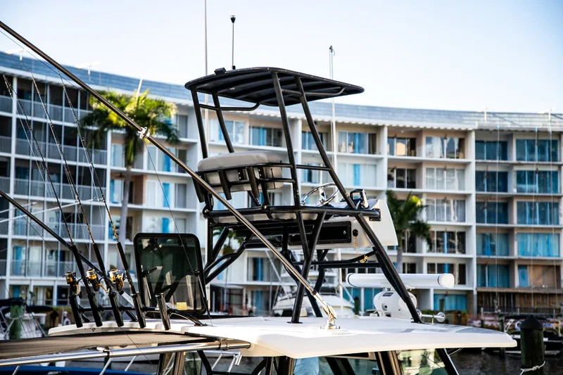 Slide: The Image of Boston Whaler 360 OUTRAGE 2023 - 47