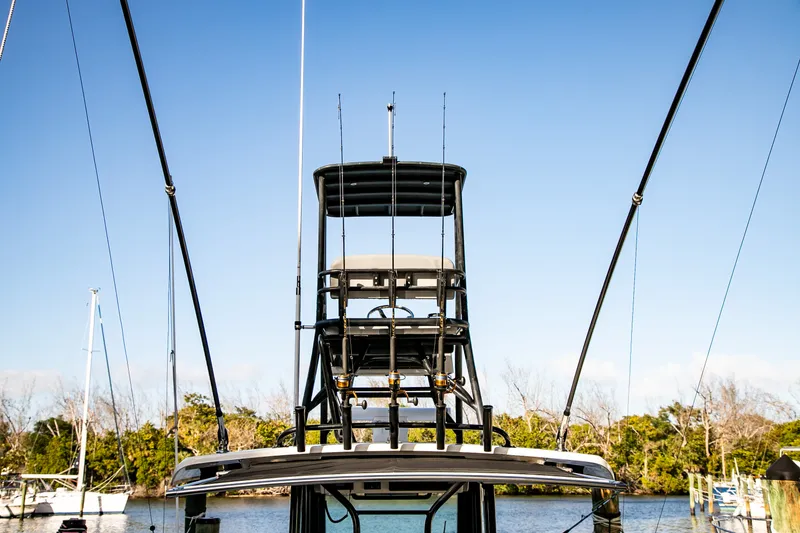 Slide: The Image of Boston Whaler 360 OUTRAGE 2023 - 48