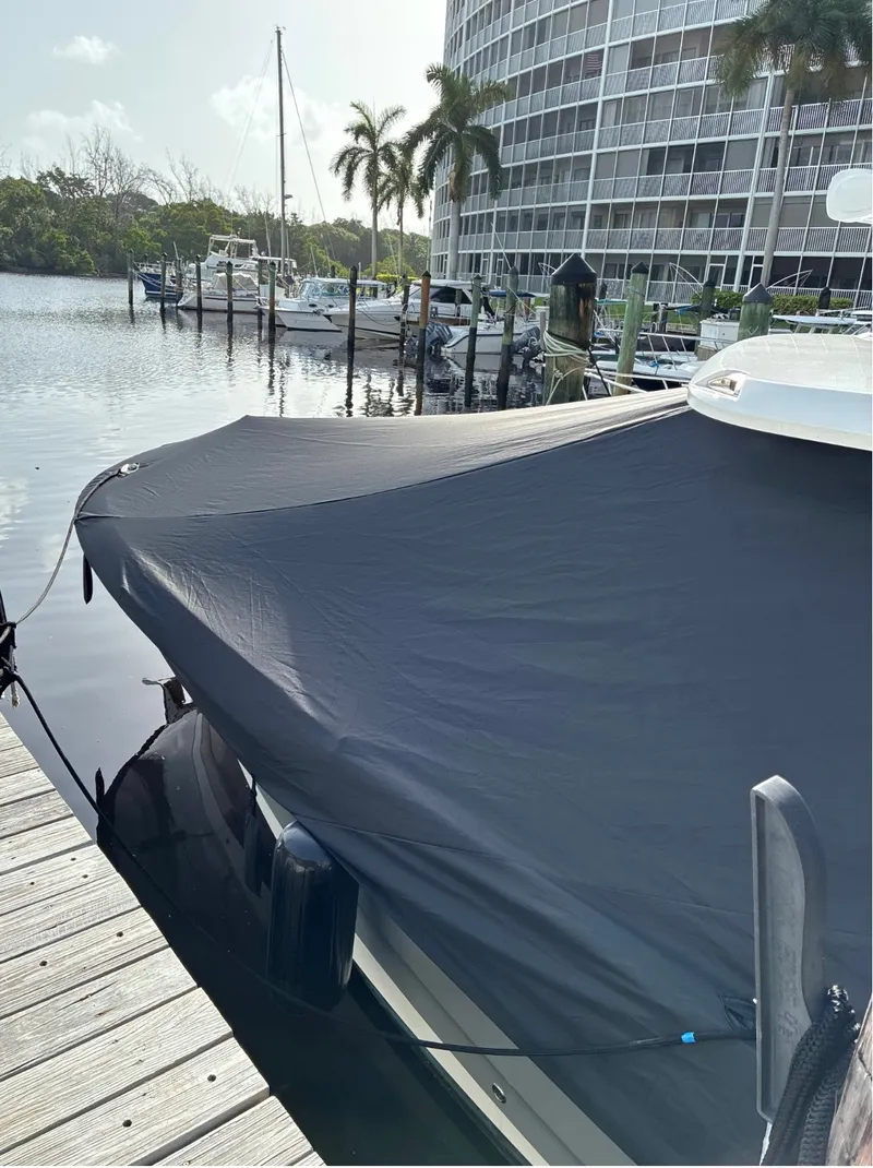 Slide: The Image of Boston Whaler 360 OUTRAGE 2023 - 52