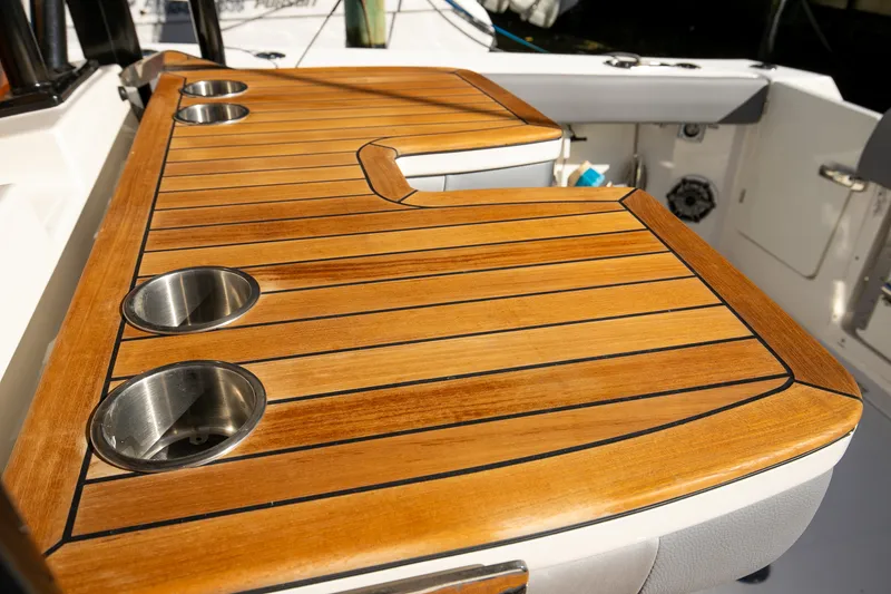 Slide: The Image of Boston Whaler 360 OUTRAGE 2023 - 7