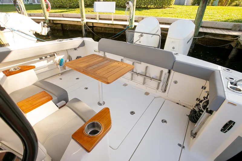 Slide: The Image of Boston Whaler 360 OUTRAGE 2023 - 9