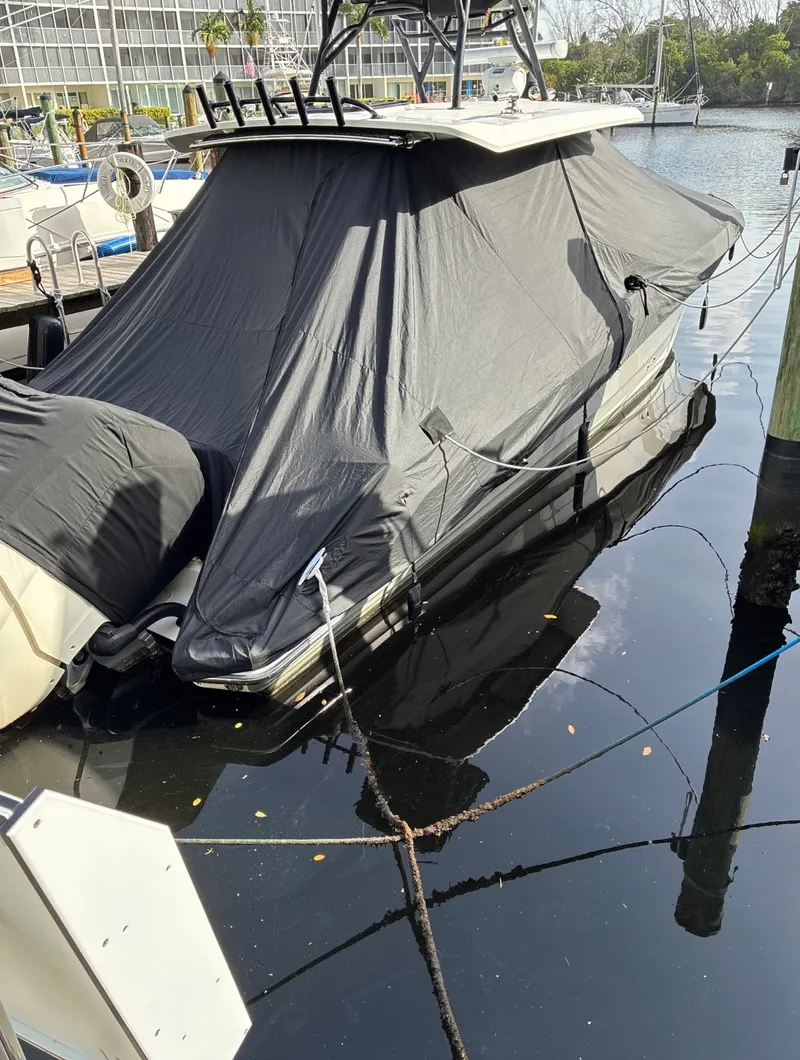 Slide: The Image of Boston Whaler 360 OUTRAGE 2023 - 54