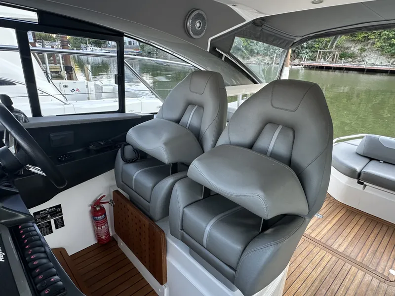 Slide: The Image of Princess V40 2019 - 13