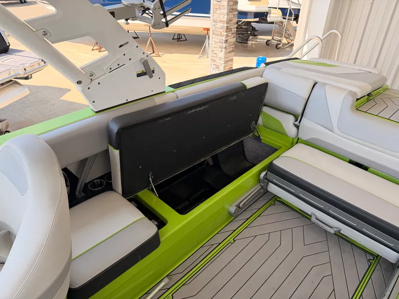 Slide: The Image of Malibu WAKESETTER 24 MXZ 2018 - 14